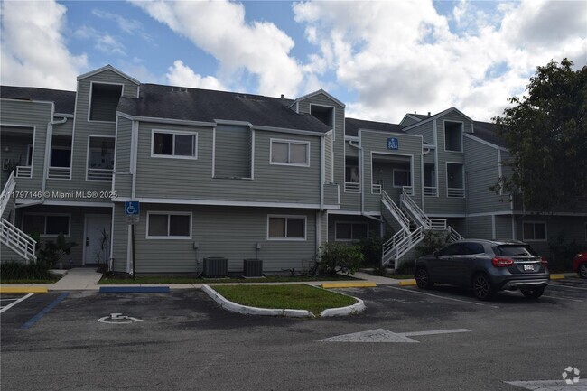Building Photo - 3453 NW 44th St Unit 101 Rental