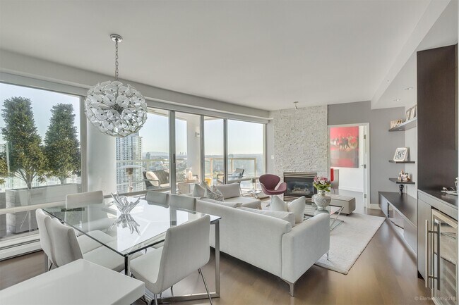 Photo - 1201 Marinaside Crescent