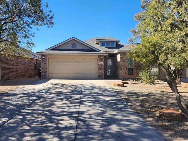 Building Photo - In Legends Park neighborhood! 3 bed 2 bath 2 car garage