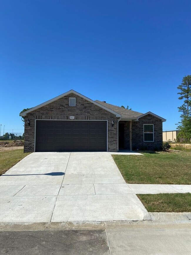 Discover Modern Living | Charming 3-Bedroom, 2-Bath Home in White Oak Crossing