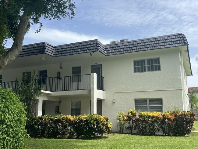 Building Photo - 23 Abbey Ln Unit 208