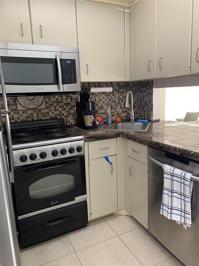 Photo - 2900 NE 30th St Unit E4