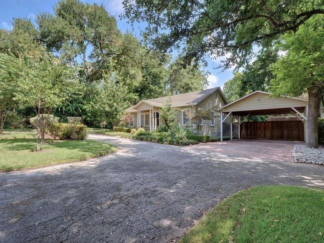 Photo - 2204 Tower Dr