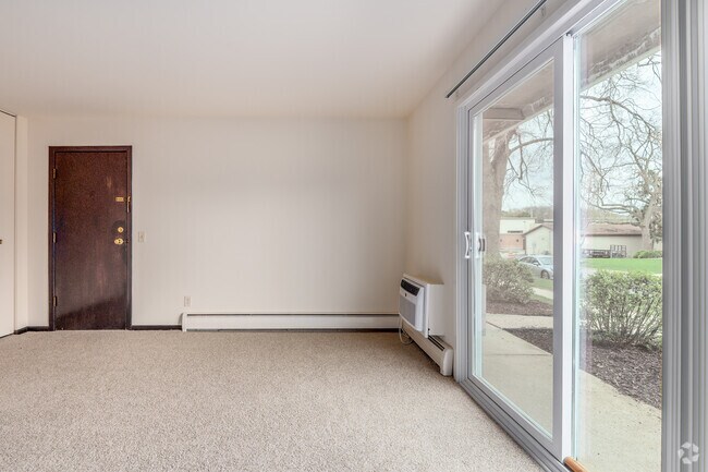 1BR, 1BA - 695SF - Living Room