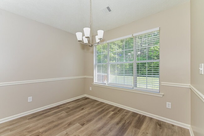 Photo - 1825 Courtyard Ln