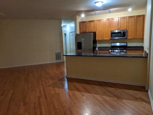 Photo - 757 W 14th Pl Unit 3B
