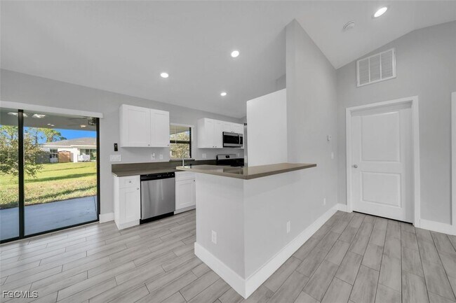 Photo - 919 NE 35th Ln