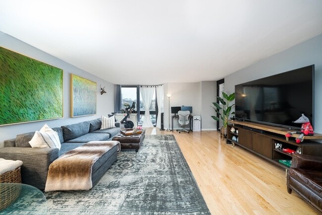 Photo - 700 Grove St