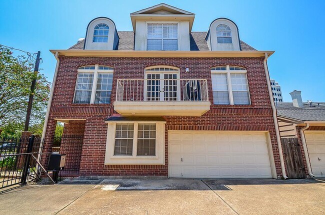 Photo - 2022 Fairview St