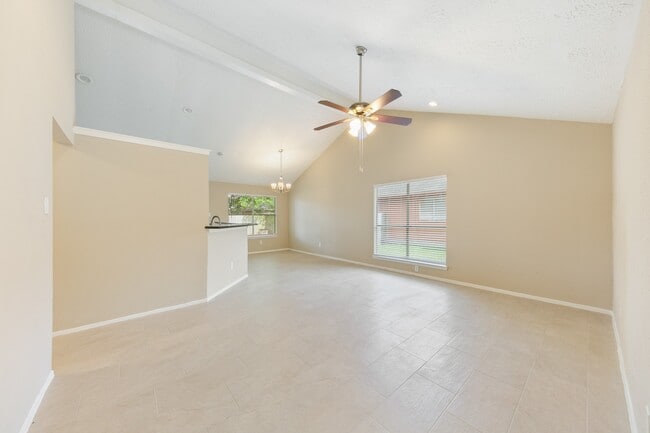 Photo - 1911 Highcrest Dr