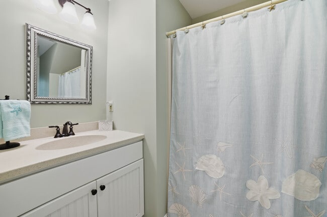 Full bath 2nd floor