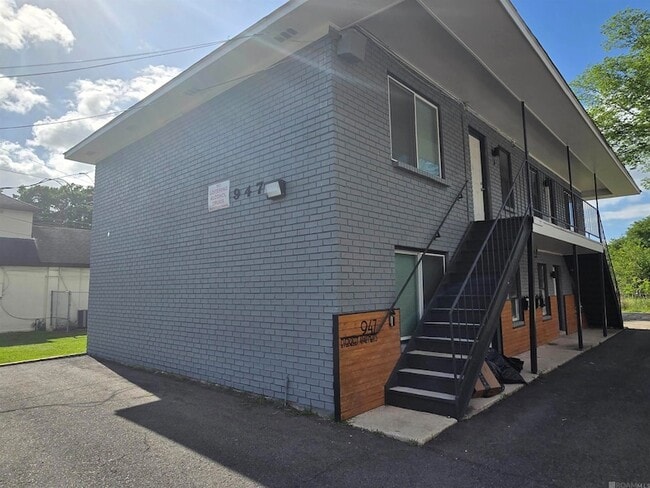 Building Photo - 947 Grebe St Unit 4