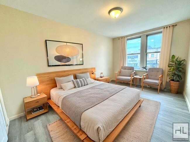 Photo - 86 STREET Unidad 2F