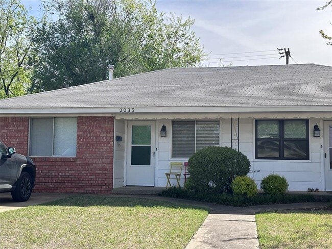 Building Photo - 2035 Delaware Ln