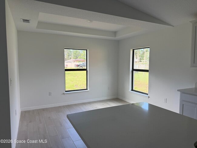 Photo - 792 Geary St SW