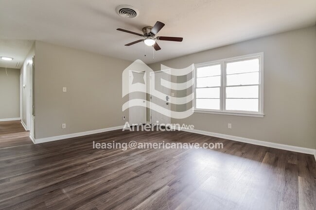 Photo - 4838 Chapman St