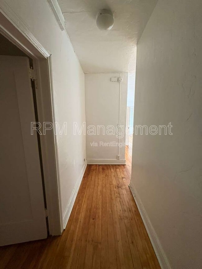 Building Photo - 318 S Kingsley Dr Unit 204