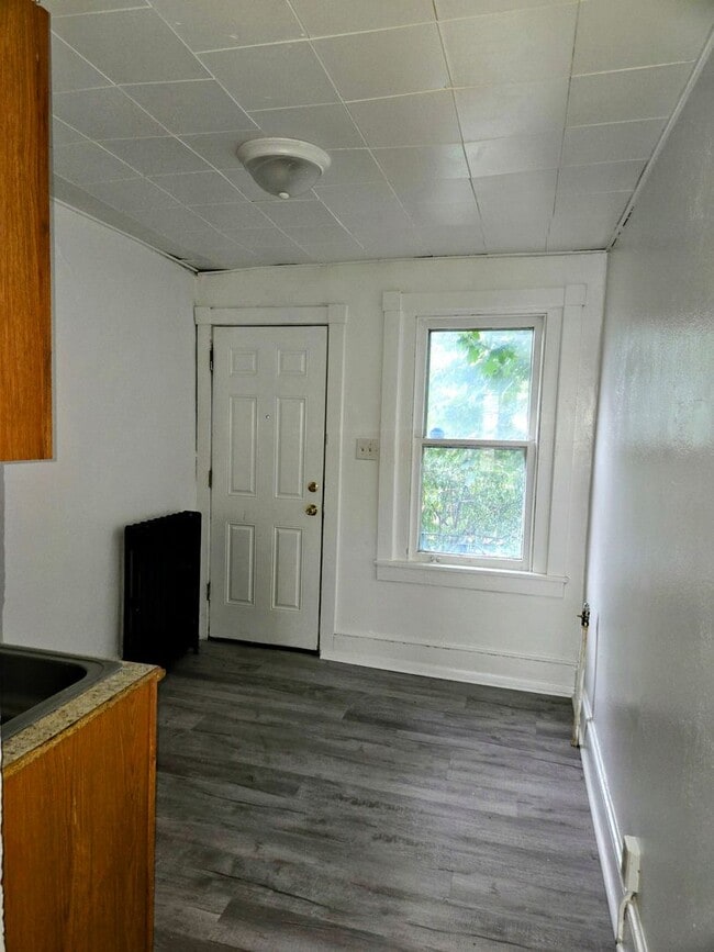 Photo - 140 Long St Unit 1