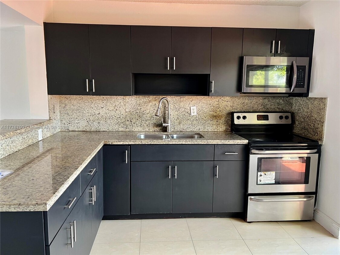 Photo - 8245 NW 6th Ter (Miami, FL)