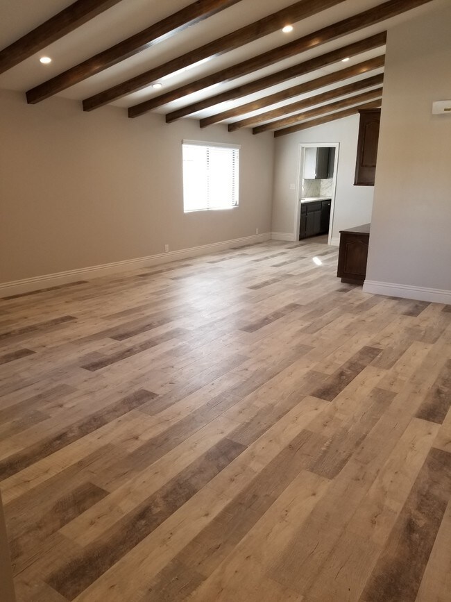 Photo - 1117 S Swall Dr Unidad Top