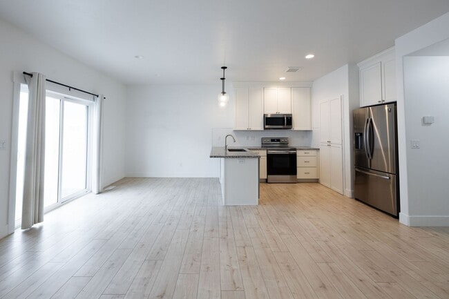 Photo - BEAUTIFUL 3 BED 2.5 BATH TOWNHOME IN SUGAR CITY