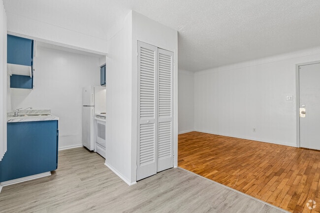 1BR, 1BA - 550SF - Dining Room
