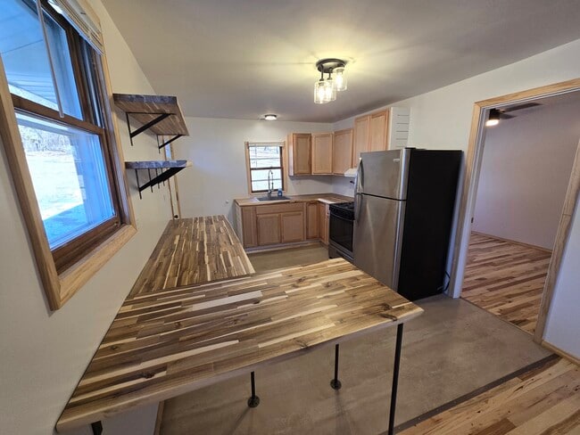 Photo - 3352 E 2059th Rd