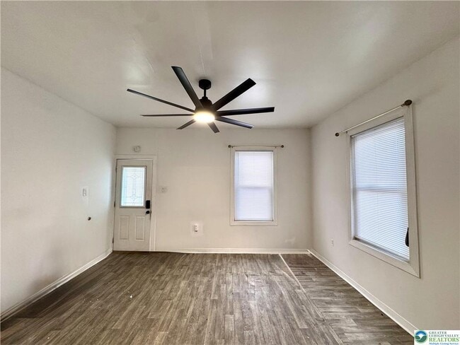 Photo - 527 Bradley St