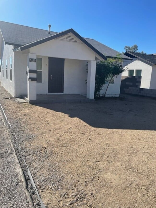 Building Photo - Longview Cottages Unit A