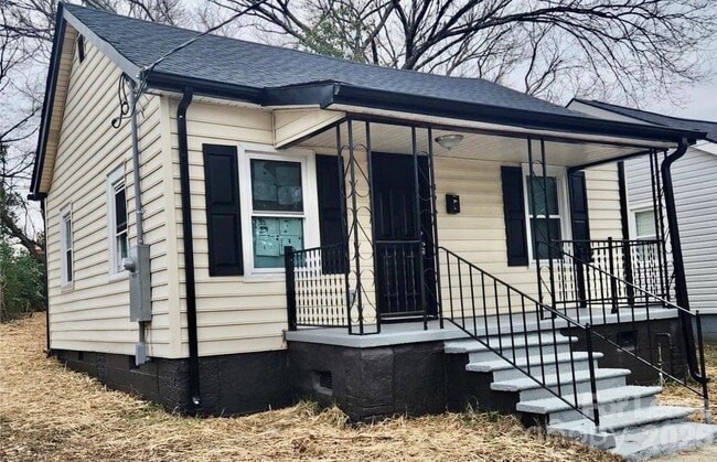 Building Photo - 457 Fewell St