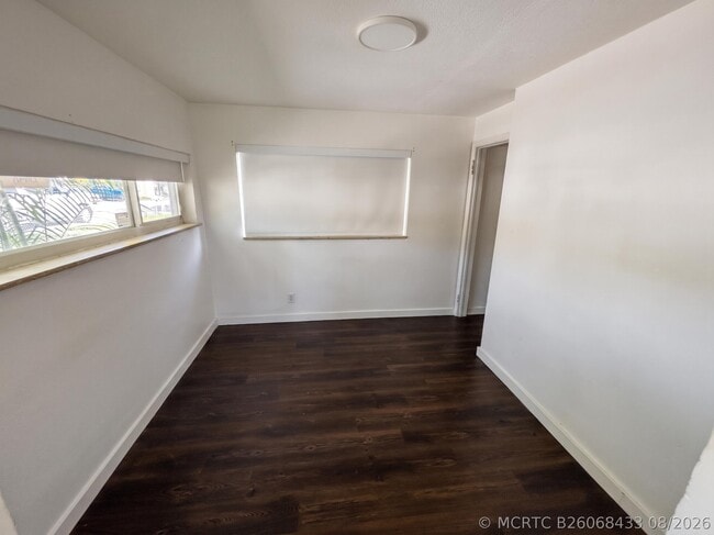 1711 N 17th Ct