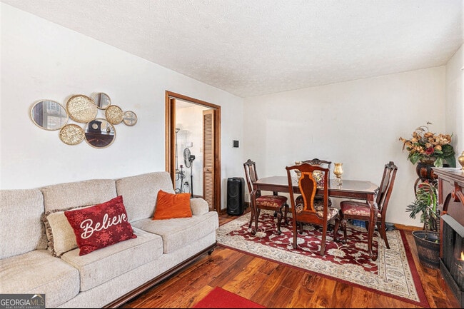 Photo - 1913 Amberwood Ct