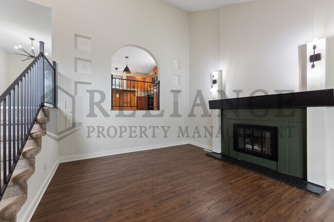 Photo - 2021 S Flynn St