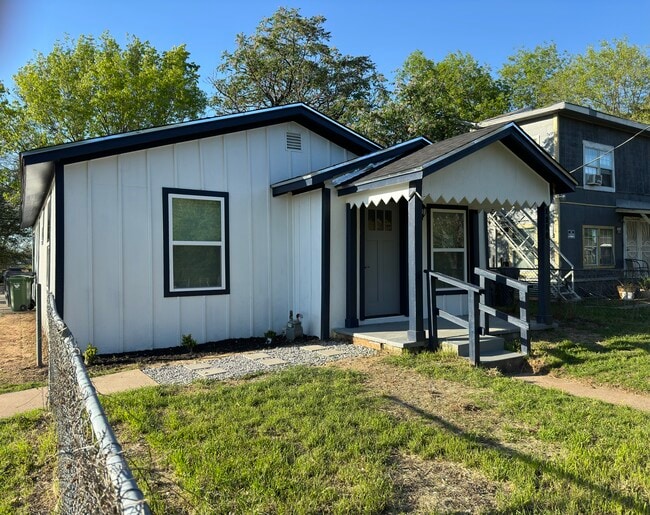 Photo - 1210 Southey St