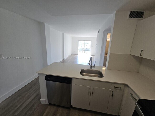 Building Photo - 8101 Crespi Blvd Unit 402 Rental