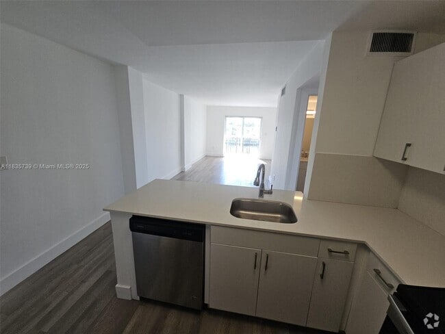 Building Photo - 8101 Crespi Blvd Unit 402 Rental
