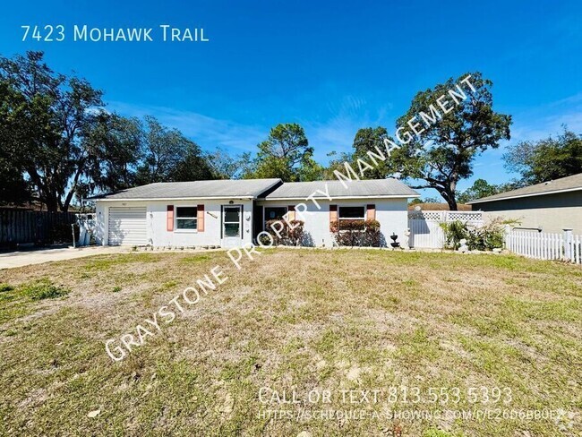 Building Photo - Newly Renovated 3/2 Home with New Flooring...