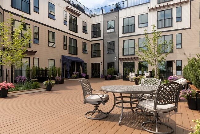 519 Broadway Unit 206