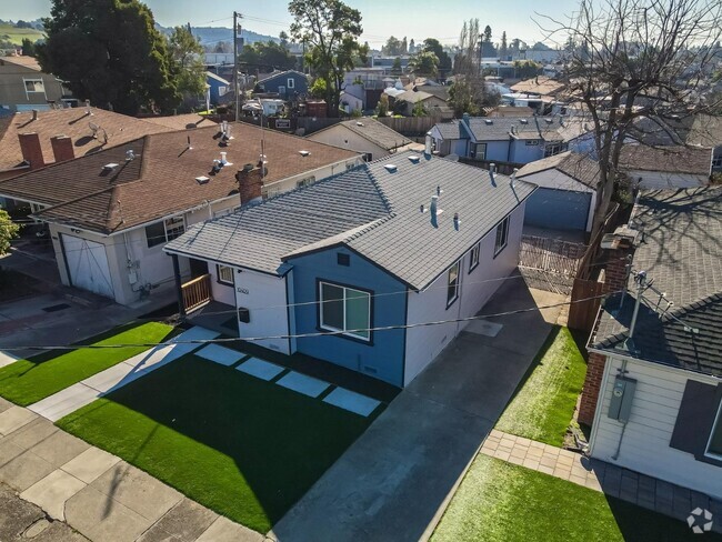 Building Photo - 10409 Foothill Blvd Rental