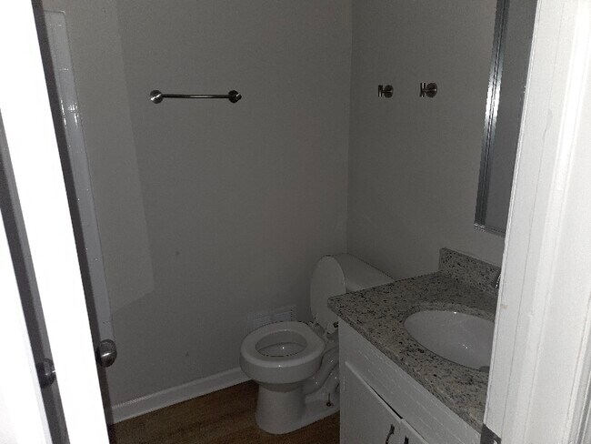 Photo - 2114 Apple Valley Rd