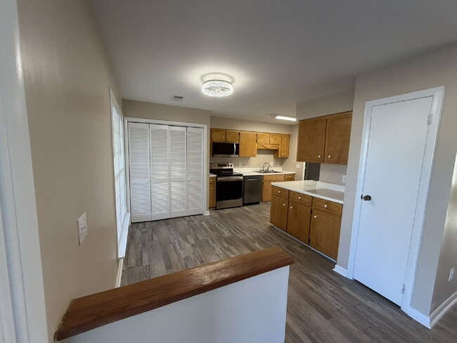 Photo - Townhouse for Rent Unit 912 Pineland Avenue #42