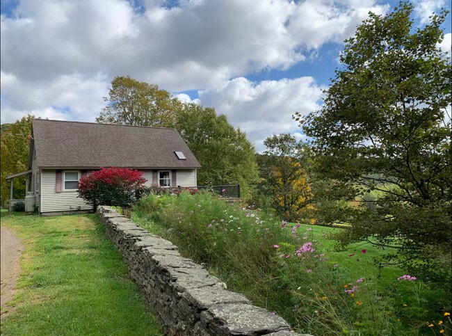 Photo - 734 Crawford Rd