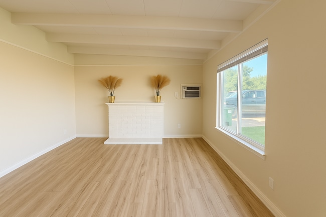 Photo - 1443 S School St