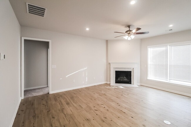 206 Nuttall Dr