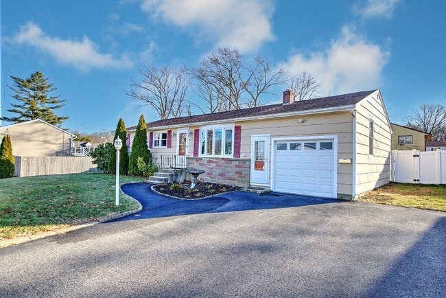 Photo - 138 Youngs Ave