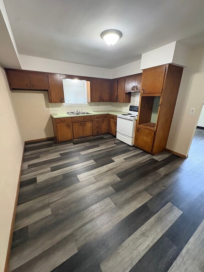 Photo - WOW! Look at this property ! You cant beat this price!
