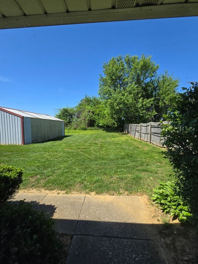 Photo - Thompson Dr Unidad C