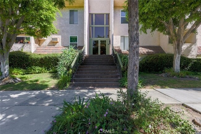 Building Photo - 409 Burchett St Unit 318
