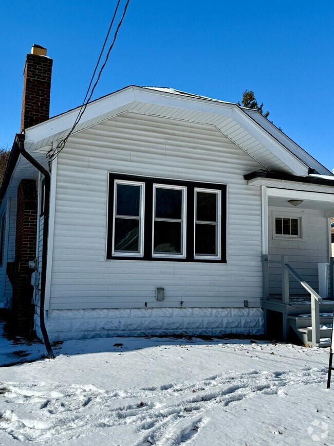 Building Photo - 2134 Douglas St Rental