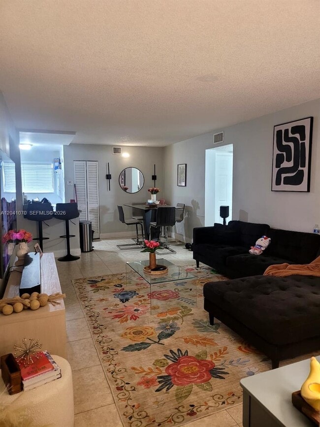 Photo - 703 Gardens Dr Unidad 102